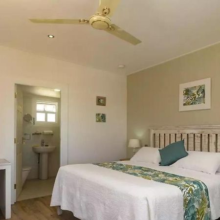 The Runway Lodge Pointe La Rue Luaran gambar