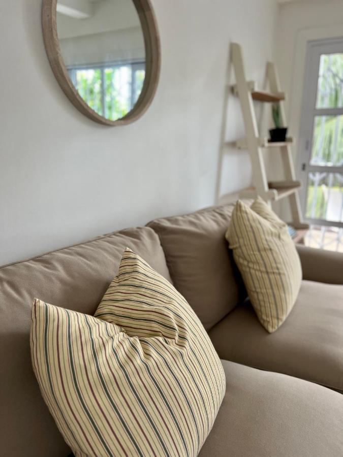 The Runway Lodge Pointe La Rue Luaran gambar