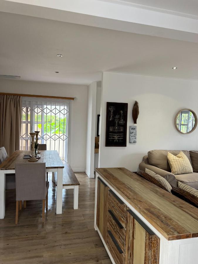 The Runway Lodge Pointe La Rue Luaran gambar